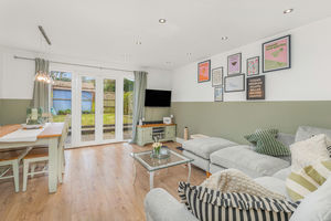 Peacocks Close Middleton Cheney